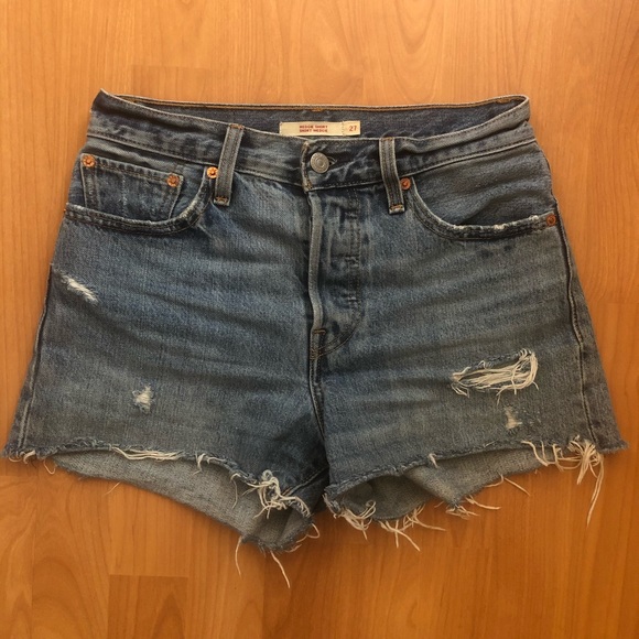 Levi’s Wedgie Jean Shorts - Picture 1 of 6